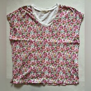 Canadian Sustainable Brand Preloved Floral V-Neck Short Sleeve Top